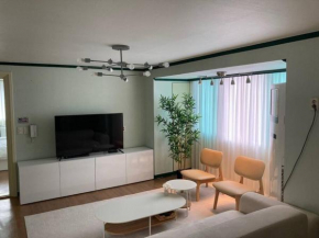 Sunnyside House/ Hongik St. Exite 5~7 3min